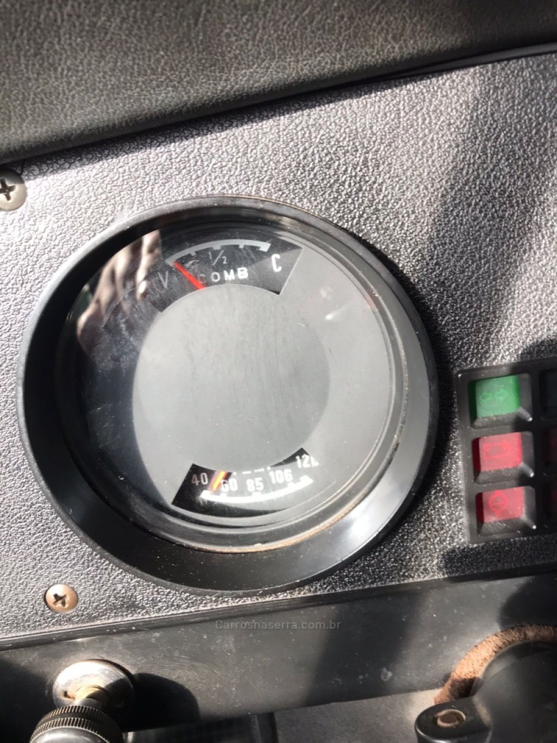 D10 4.0 CUSTOM DE LUXE CS 8V DIESEL 2P MANUAL - 1984 - PORTãO