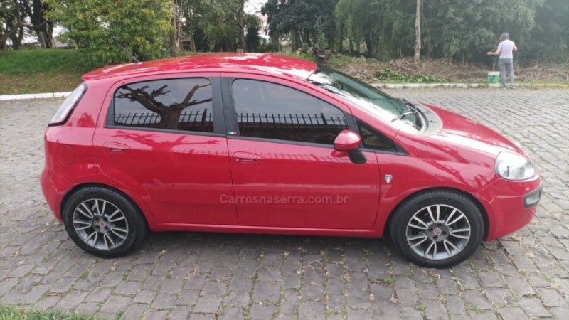 PUNTO 1.6 ESSENCE SP DUALOGIC 16V FLEX 4P AUTOMATIZADO - 2013 - FARROUPILHA