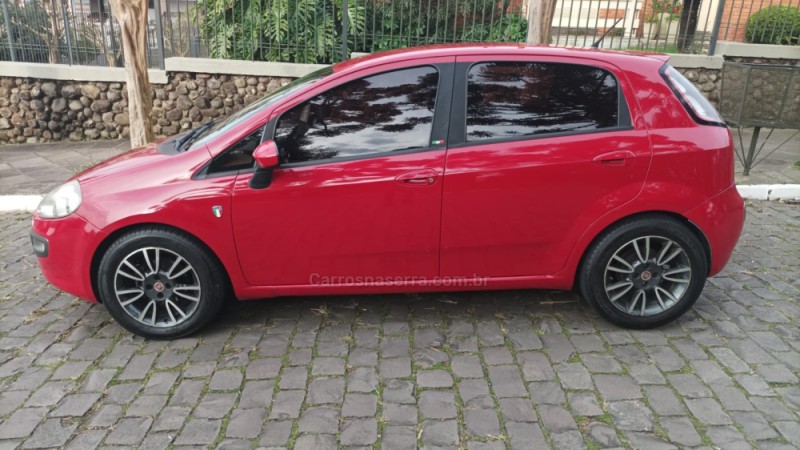 PUNTO 1.6 ESSENCE SP DUALOGIC 16V FLEX 4P AUTOMATIZADO - 2013 - FARROUPILHA