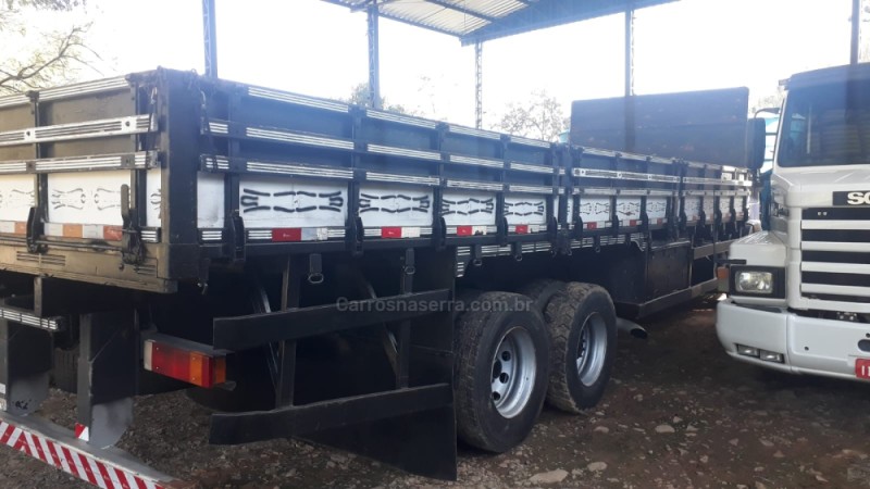 TECTOR 240E25 6X2 - 2011 - ANTôNIO PRADO