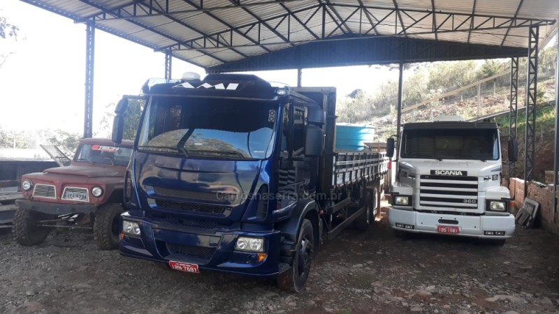 TECTOR 240E25 6X2 - 2011 - ANTôNIO PRADO