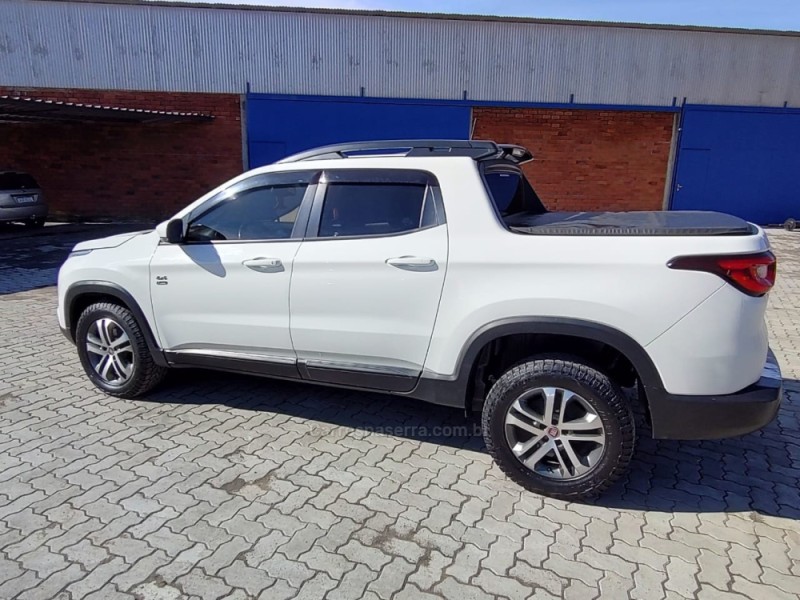 TORO 2.0 16V TURBO DIESEL FREEDOM 4WD AT9 AUTOMÁTICO - 2018 - GARIBALDI