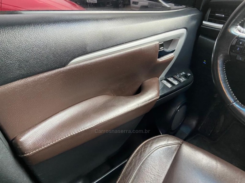 HILUX SW4 2.7 SR 4X2 16V FLEX 4P AUTOMÁTICO - 2017 - CANELA