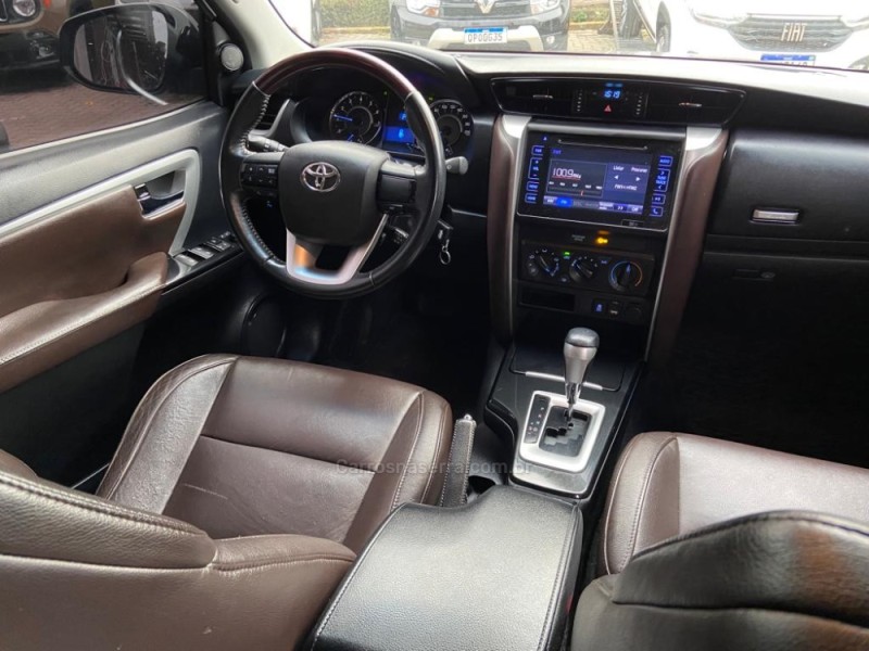 HILUX SW4 2.7 SR 4X2 16V FLEX 4P AUTOMÁTICO - 2017 - CANELA