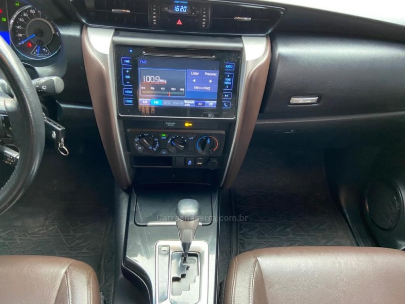 HILUX SW4 2.7 SR 4X2 16V FLEX 4P AUTOMÁTICO - 2017 - CANELA