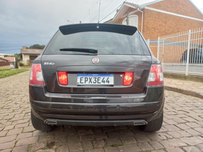 STILO 1.8 MPI SPORTING 8V FLEX 4P MANUAL - 2010 - VACARIA