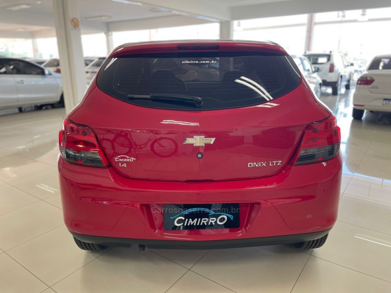 ONIX 1.4 MPFI LTZ 8V FLEX 4P MANUAL - 2015 - TAQUARA