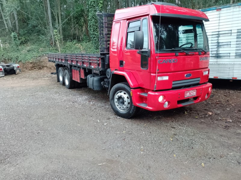CARGO 2428 E T 3 EIXOS