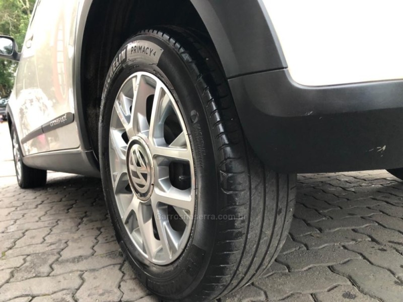 UP 1.0 TSI CROSS 12V FLEX 4P MANUAL - 2017 - TRêS COROAS