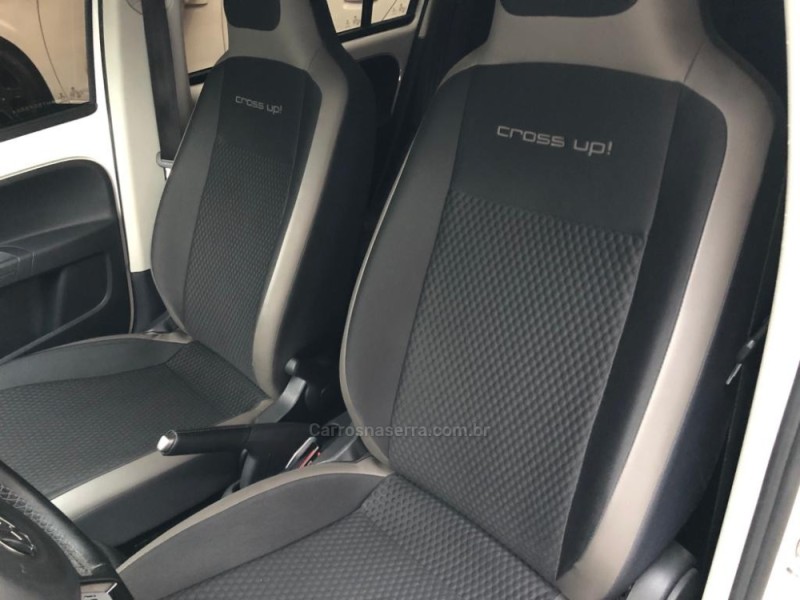 UP 1.0 TSI CROSS 12V FLEX 4P MANUAL - 2017 - TRêS COROAS