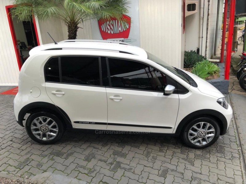 UP 1.0 TSI CROSS 12V FLEX 4P MANUAL - 2017 - TRêS COROAS