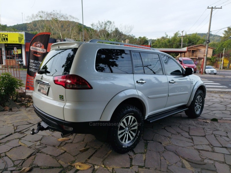 PAJERO DAKAR 3.2 HPE 4X4 7 LUGARES 16V TURBO INTERCOOLER DIESEL 4P AUTOMÁTICO - 2017 - TRêS COROAS