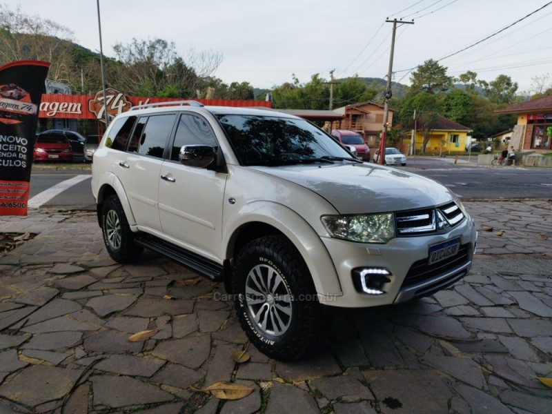PAJERO DAKAR 3.2 HPE 4X4 7 LUGARES 16V TURBO INTERCOOLER DIESEL 4P AUTOMÁTICO - 2017 - TRêS COROAS
