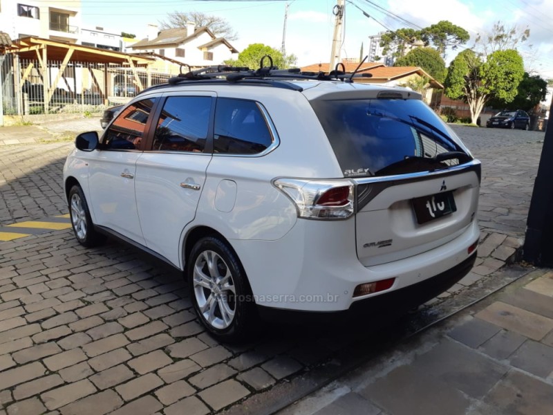 OUTLANDER 3.0 GT 4X4 V6 24V GASOLINA 4P AUTOMÁTICO - 2014 - CAXIAS DO SUL