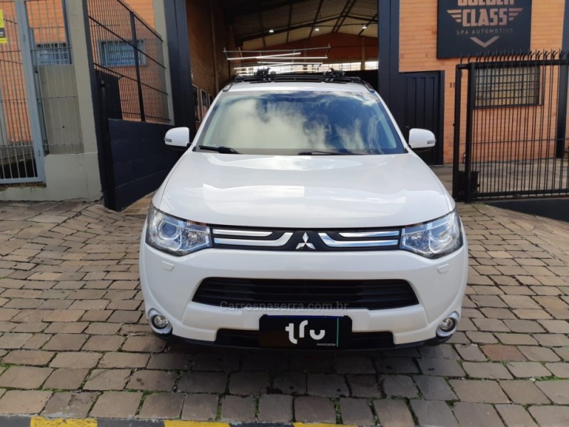 OUTLANDER 3.0 GT 4X4 V6 24V GASOLINA 4P AUTOMÁTICO - 2014 - CAXIAS DO SUL