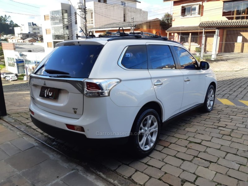 OUTLANDER 3.0 GT 4X4 V6 24V GASOLINA 4P AUTOMÁTICO - 2014 - CAXIAS DO SUL