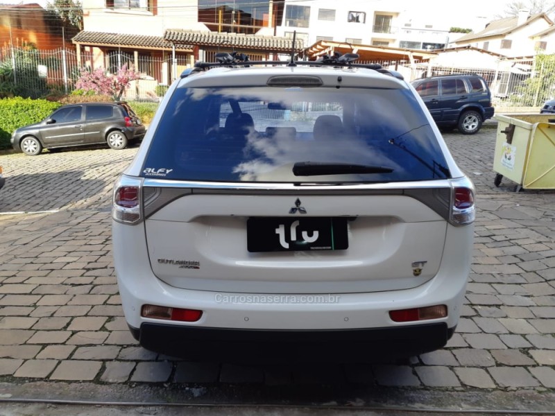OUTLANDER 3.0 GT 4X4 V6 24V GASOLINA 4P AUTOMÁTICO - 2014 - CAXIAS DO SUL