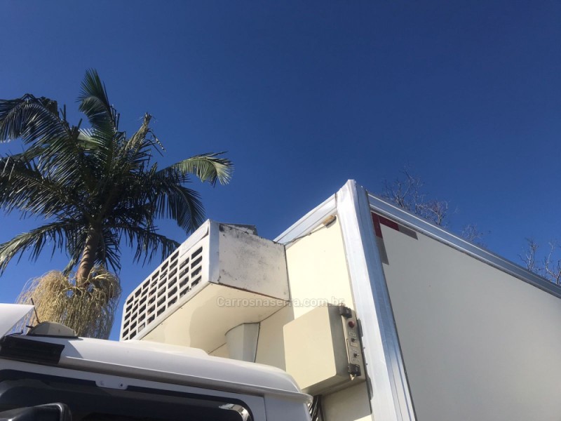 8-150 E DELIVERY - 2007 - PORTãO