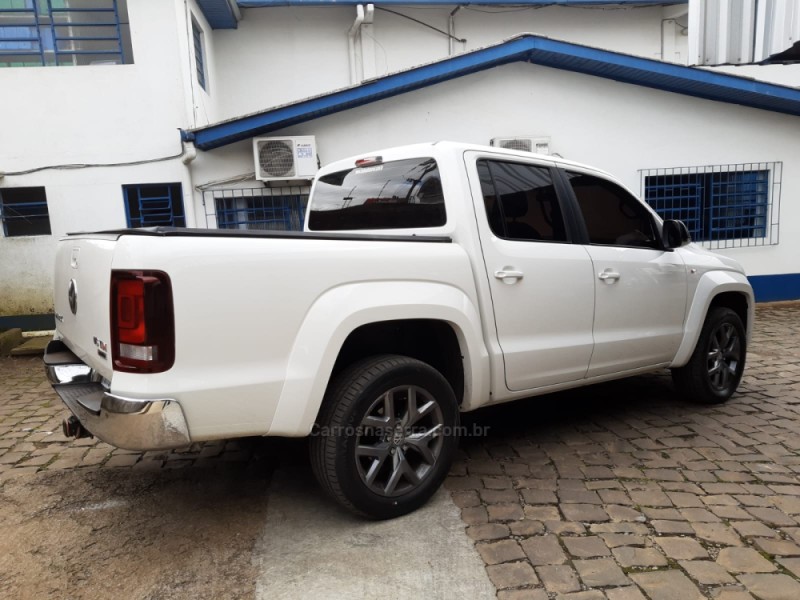AMAROK 3.0 V6 TDI HIGHLINE CD DIESEL 4MOTION AUTOMÁTICO - 2019 - VACARIA