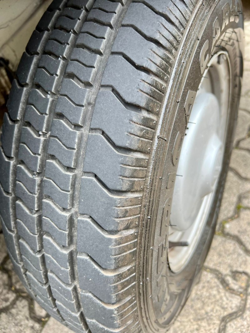 KOMBI 1.4 MI STD LOTAÇÃO 8V FLEX 3P MANUAL - 2009 - ESTâNCIA VELHA