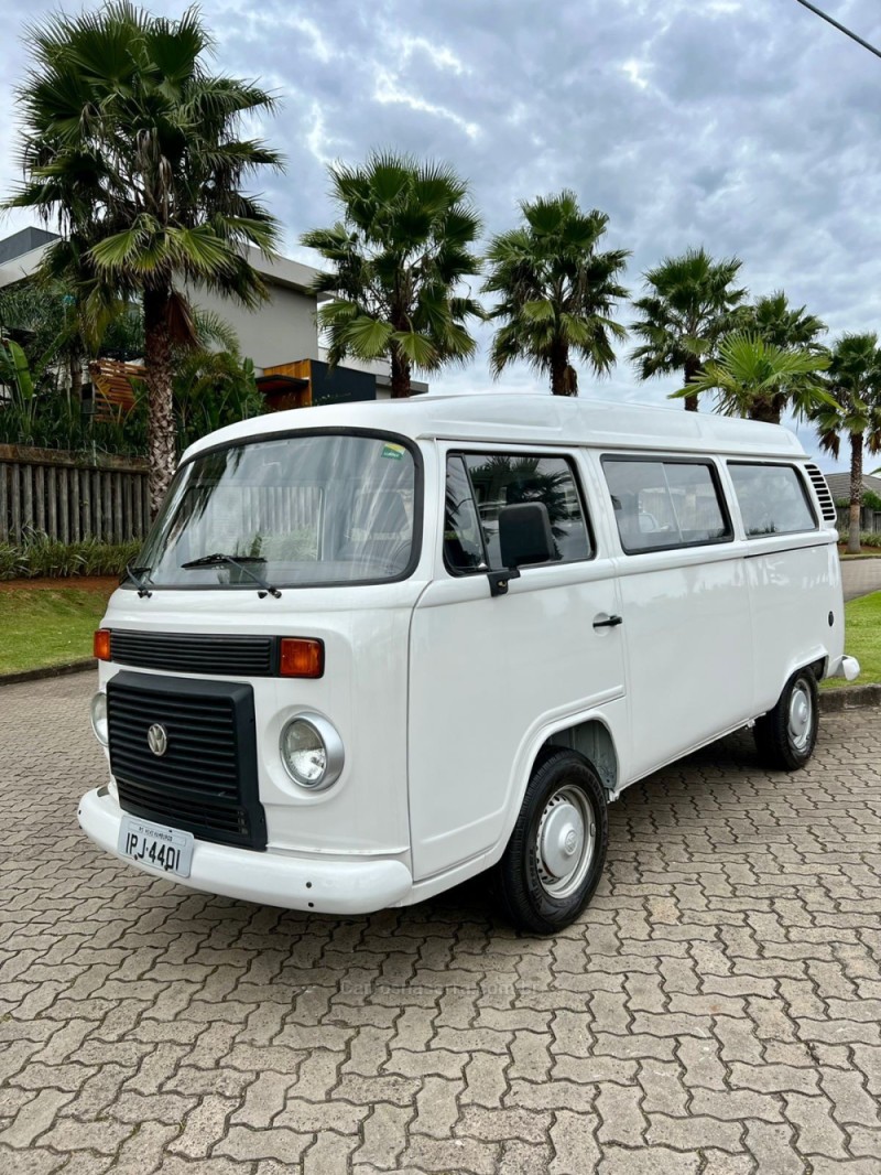 KOMBI 1.4 MI STD LOTAÇÃO 8V FLEX 3P MANUAL