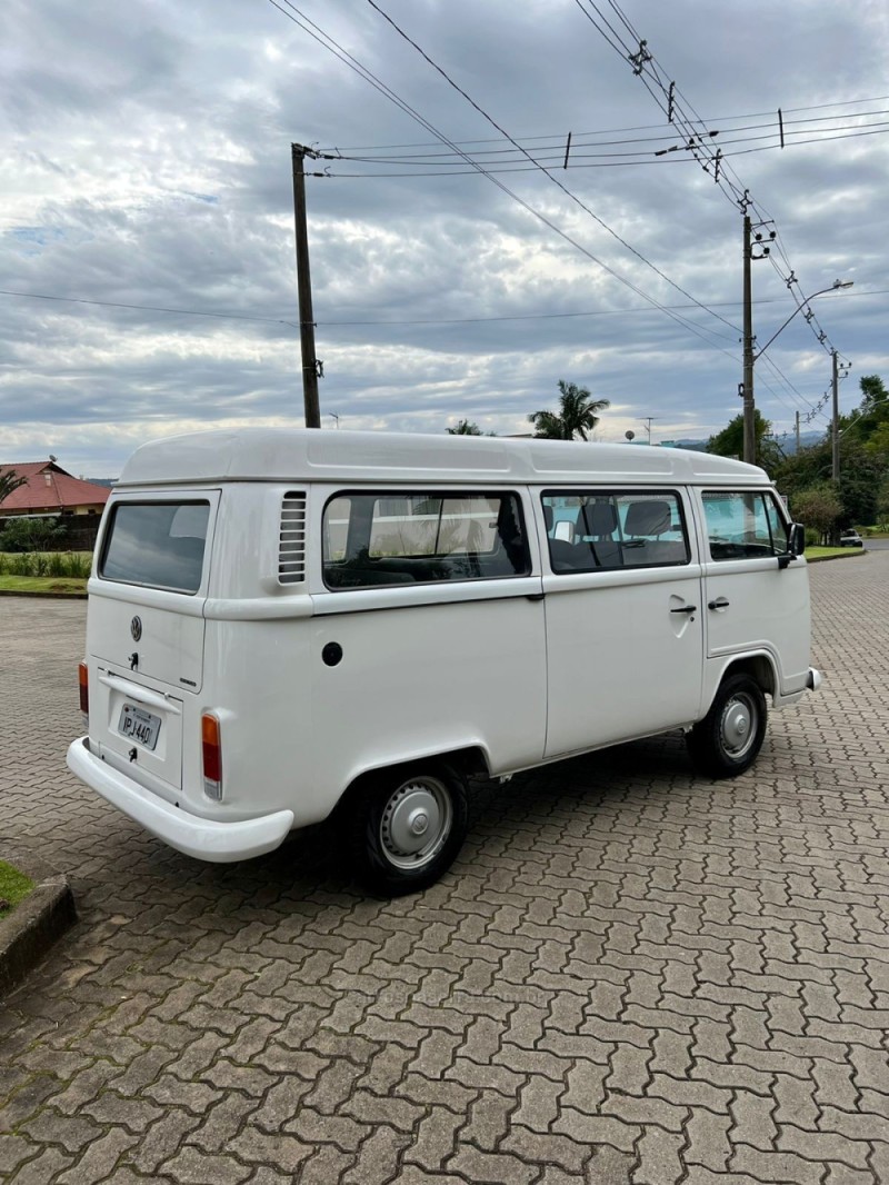 KOMBI 1.4 MI STD LOTAÇÃO 8V FLEX 3P MANUAL - 2009 - ESTâNCIA VELHA