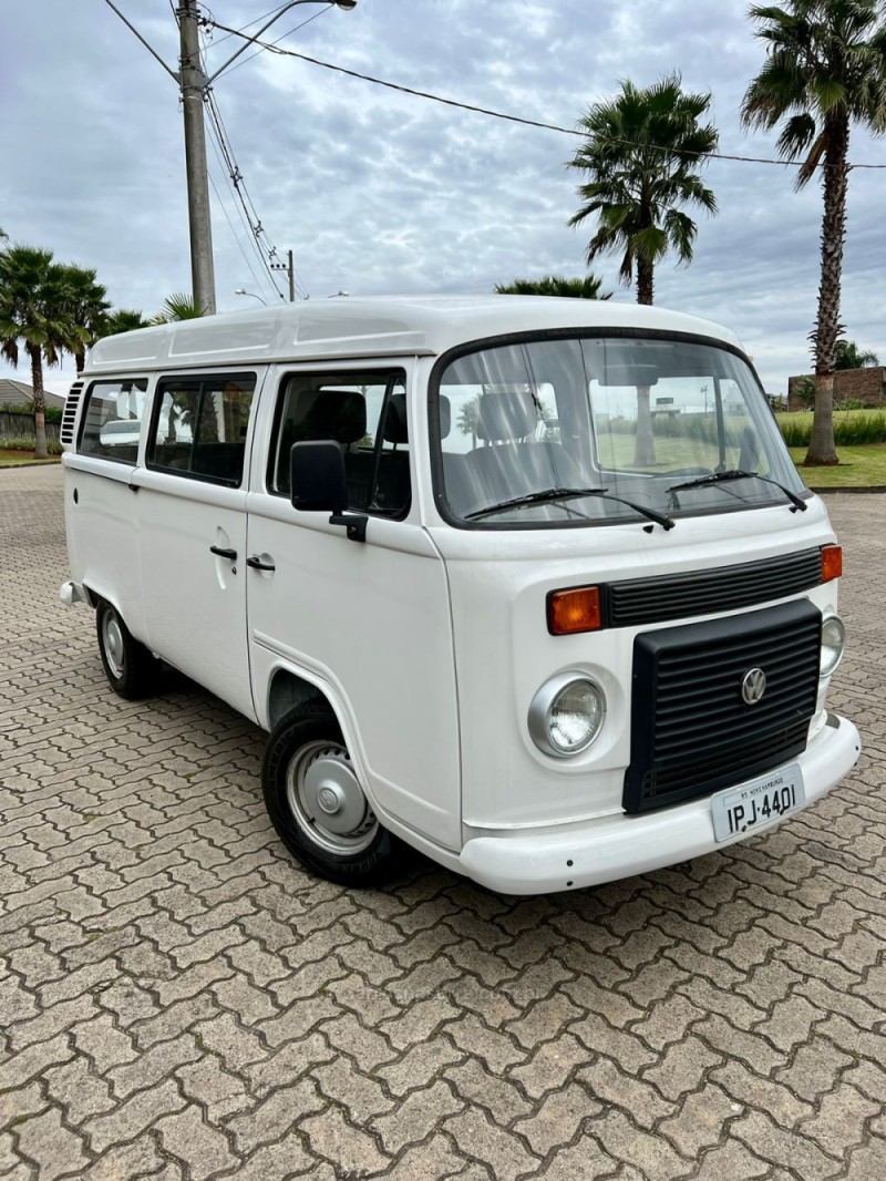 KOMBI 1.4 MI STD LOTAÇÃO 8V FLEX 3P MANUAL - 2009 - ESTâNCIA VELHA