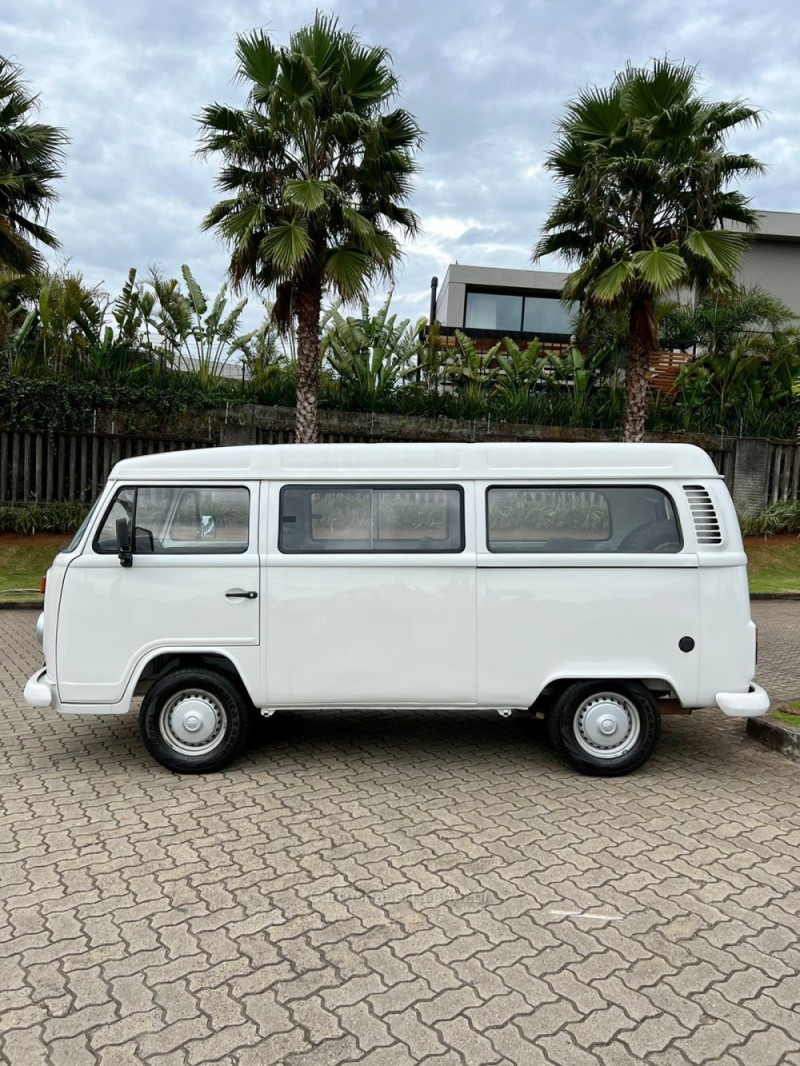 KOMBI 1.4 MI STD LOTAÇÃO 8V FLEX 3P MANUAL - 2009 - ESTâNCIA VELHA