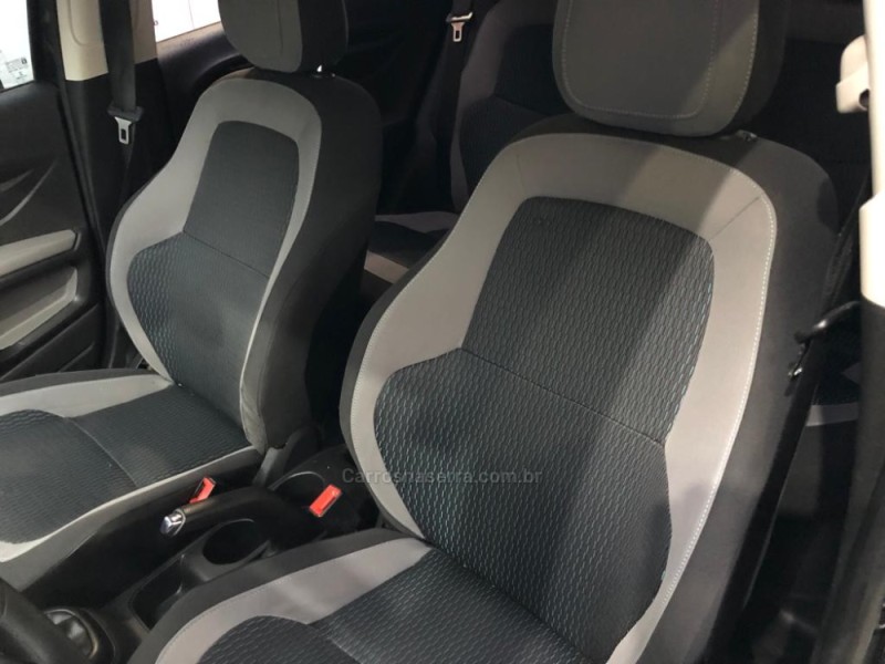 ONIX 1.0 LT PLUS 8V FLEX 4P MANUAL - 2015 - TRêS COROAS