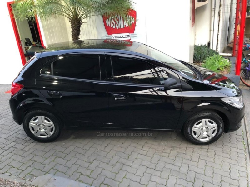 ONIX 1.0 LT PLUS 8V FLEX 4P MANUAL - 2015 - TRêS COROAS