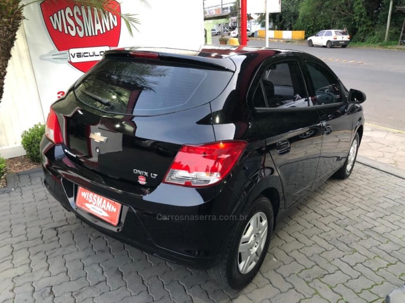 ONIX 1.0 LT PLUS 8V FLEX 4P MANUAL - 2015 - TRêS COROAS