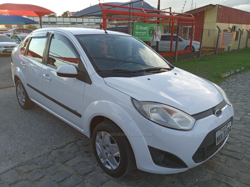 FIESTA 1.0 ROCAM SE SEDAN 8V FLEX 4P MANUAL - 2014 - FARROUPILHA