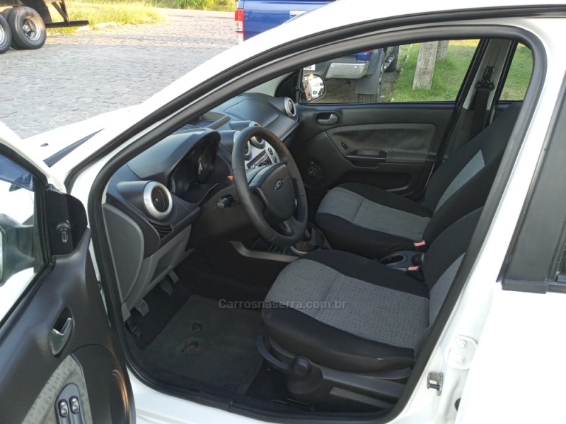 FIESTA 1.0 ROCAM SE SEDAN 8V FLEX 4P MANUAL - 2014 - FARROUPILHA