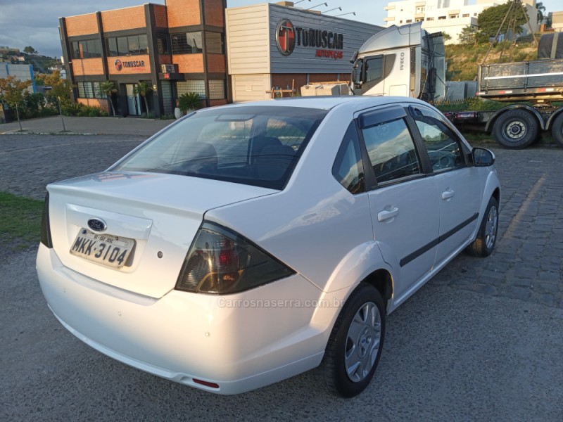 FIESTA 1.0 ROCAM SE SEDAN 8V FLEX 4P MANUAL - 2014 - FARROUPILHA