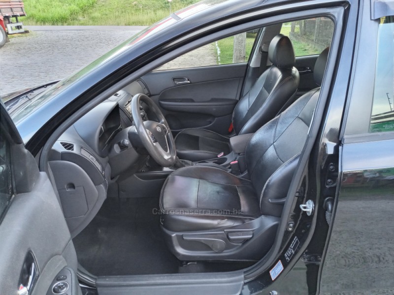 I30 CW 2.0 MPFI GLS 16V GASOLINA 4P MANUAL - 2011 - FARROUPILHA
