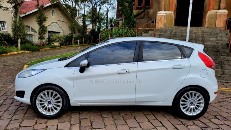 FIESTA 1.0 ECOBOOST TITANIUM HATCH 12V GASOLINA 4P AUTOMÁTICO - 2017 - IVOTI