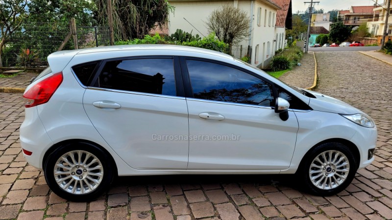 FIESTA 1.0 ECOBOOST TITANIUM HATCH 12V GASOLINA 4P AUTOMÁTICO - 2017 - IVOTI