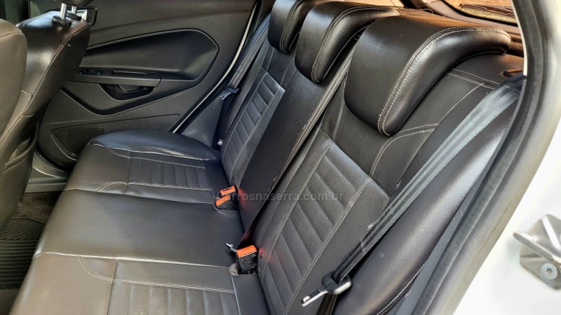 FIESTA 1.0 ECOBOOST TITANIUM HATCH 12V GASOLINA 4P AUTOMÁTICO - 2017 - IVOTI