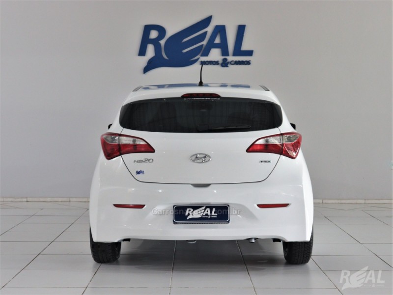 HB20 1.0 COMFORT PLUS 12V FLEX 4P MANUAL - 2015 - SAPIRANGA