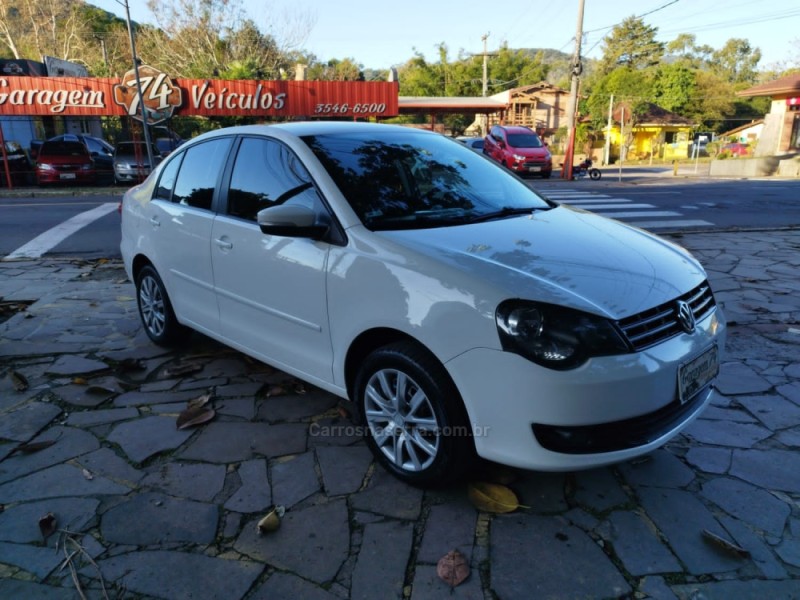 POLO SEDAN 1.6 MI 8V FLEX 4P MANUAL - 2014 - TRêS COROAS