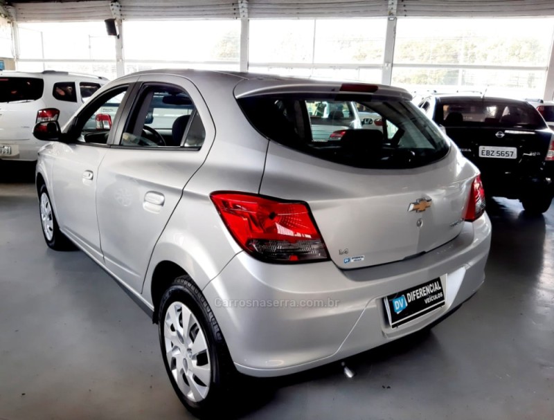 ONIX 1.4 MPFI LT 8V FLEX 4P MANUAL - 2015 - CAXIAS DO SUL