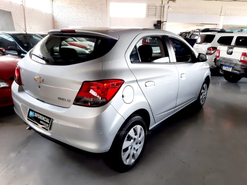 ONIX 1.4 MPFI LT 8V FLEX 4P MANUAL - 2015 - CAXIAS DO SUL