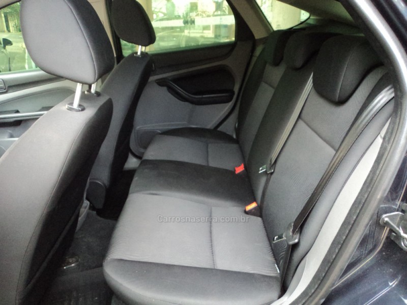 FOCUS 1.6 8V FLEX 4P MANUAL - 2013 - CARLOS BARBOSA