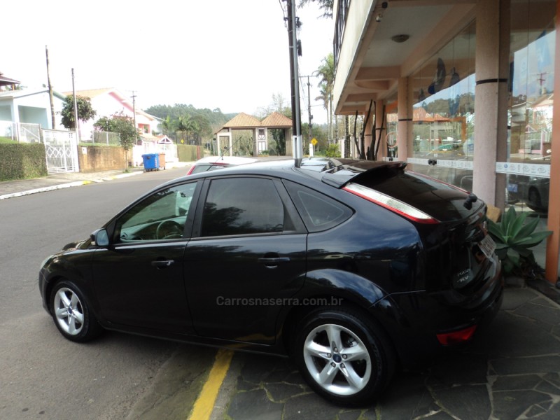 FOCUS 1.6 8V FLEX 4P MANUAL - 2013 - CARLOS BARBOSA