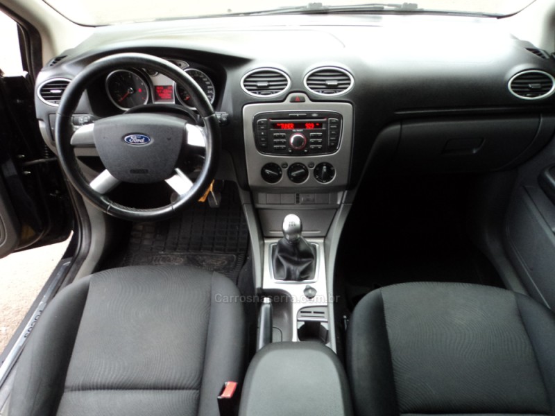 FOCUS 1.6 8V FLEX 4P MANUAL - 2013 - CARLOS BARBOSA