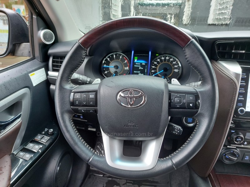 HILUX SW4 2.8 SRX 4X4 7 LUGARES 16V TURBO INTERCOOLER DIESEL 4P AUTOMÁTICO - 2020 - NOVO HAMBURGO