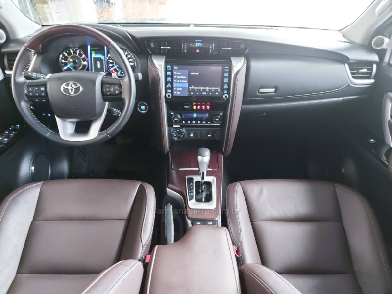 HILUX SW4 2.8 SRX 4X4 7 LUGARES 16V TURBO INTERCOOLER DIESEL 4P AUTOMÁTICO - 2020 - NOVO HAMBURGO