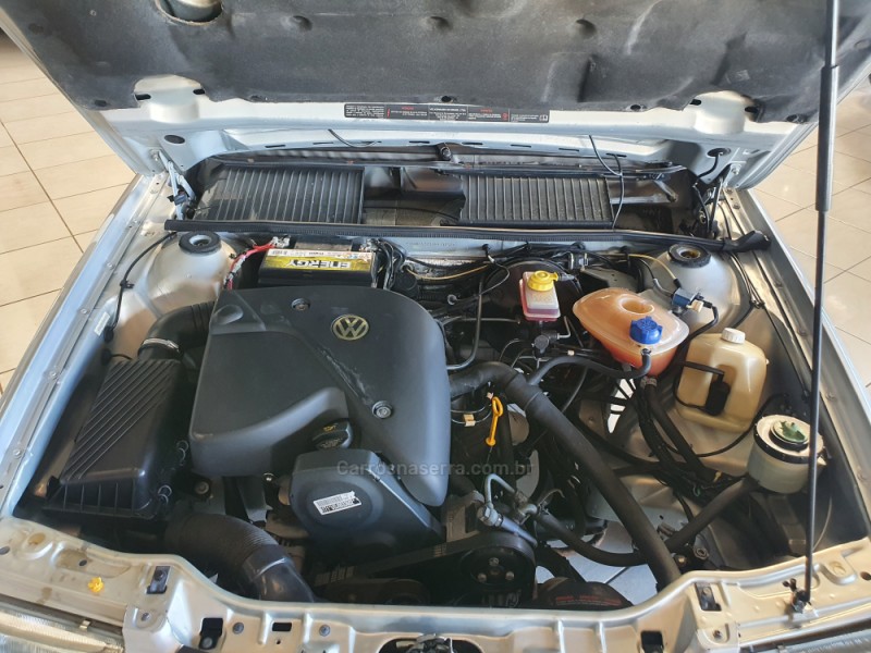 SANTANA 1.8 MI 8V GASOLINA 4P MANUAL - 2001 - FARROUPILHA