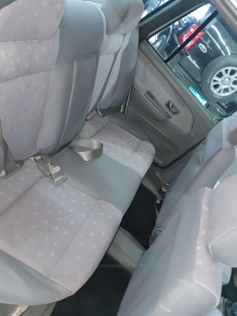 SANTANA 1.8 MI 8V GASOLINA 4P MANUAL - 2001 - FARROUPILHA