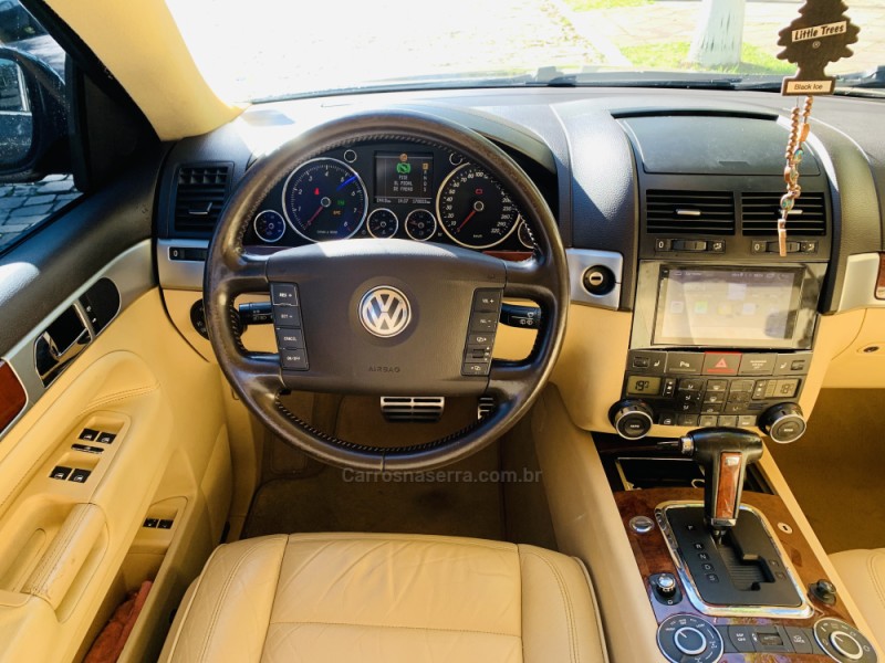 TOUAREG 4.2 FSI V8 32V GASOLINA 4P TIPTRONIC - 2005 - CANELA